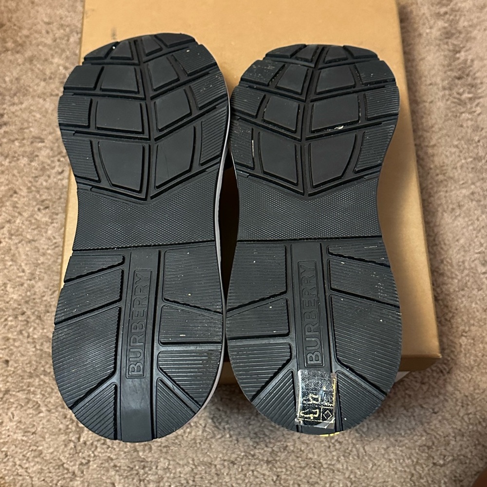 Burberry Ramsey Sneakers in military green and yellow Men’s Burberry sneakers - Picture 4 of 5